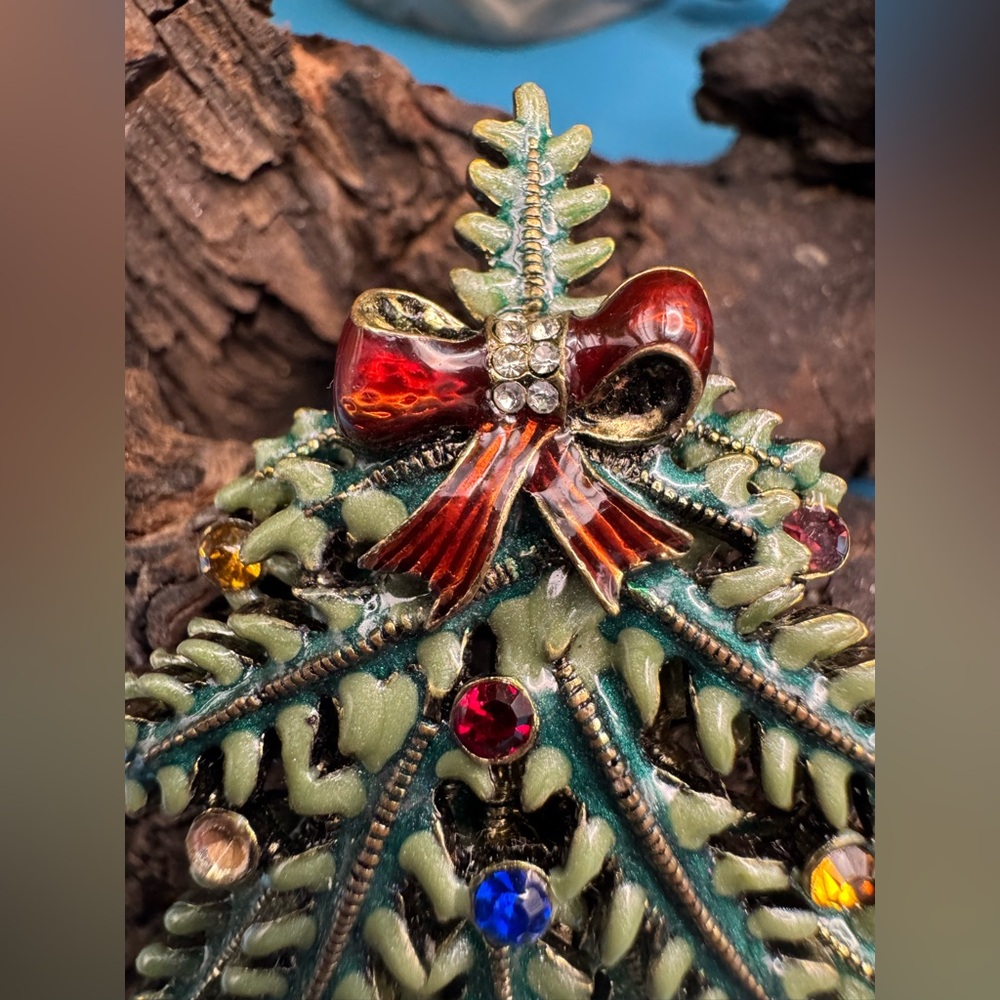 Avon 2004 1st Annual Christmas Tree Vintage Brooch, EUC. - Picture 3 of 5